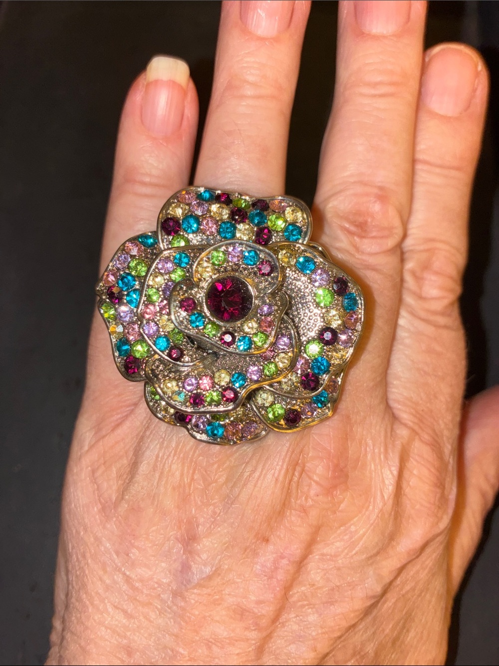 Multicolor Crystal Flower Statement Stretch Ring. - Picture 11 of 13